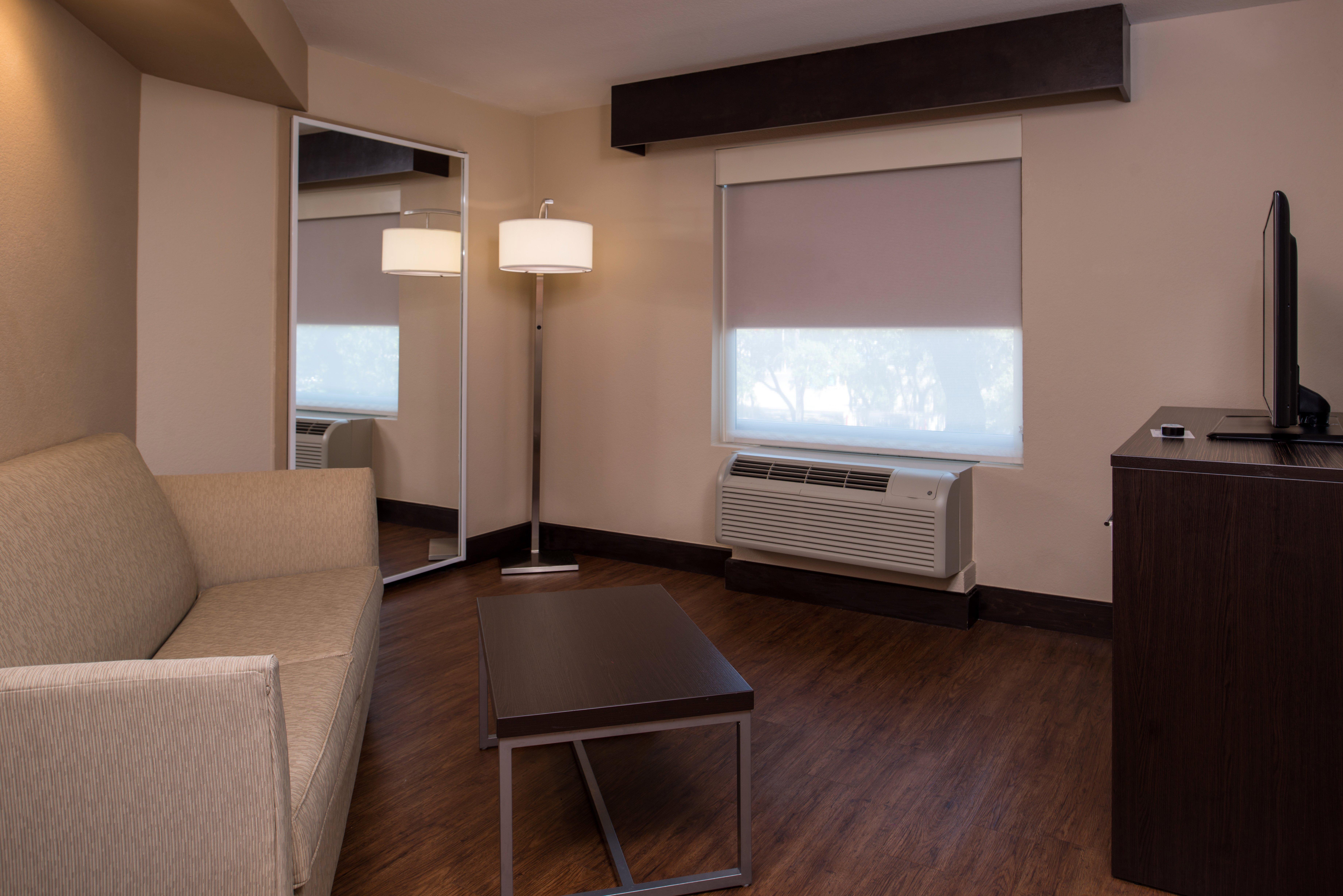 Holiday Inn Express & Suites San Antonio Medical - Six Flags By Ihg Exterior foto